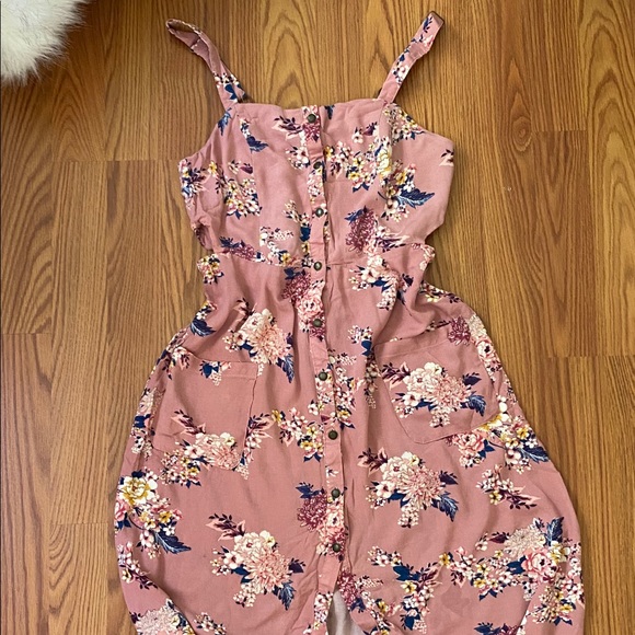 Dresses in good condition, pick up Seattle - Picture 4 of 4